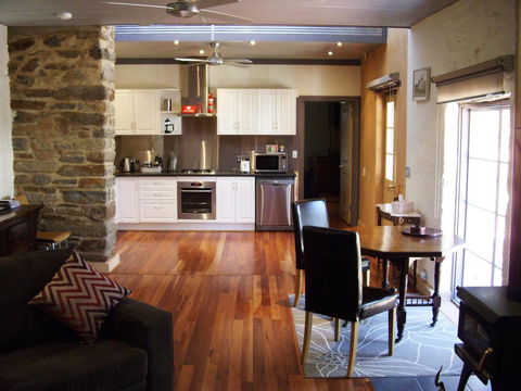 1860 Wine Country Cottages - Accommodation in Bendigo 2