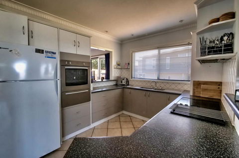 The Whitehouse - Accommodation in Bendigo 6