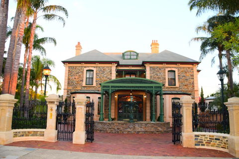 Grand Bluestone Mansion - Accommodation in Bendigo 26