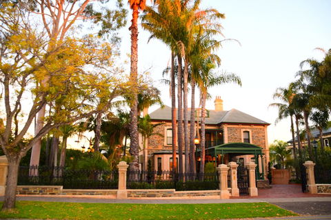 Grand Bluestone Mansion - Accommodation in Bendigo 0