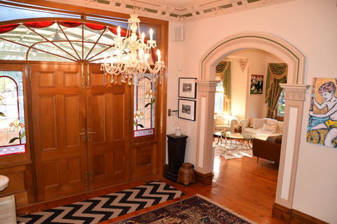 Grand Bluestone Mansion - Accommodation in Bendigo 3