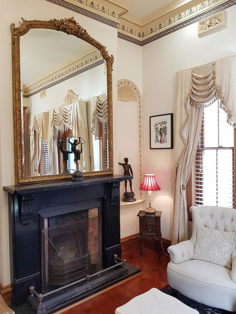 Grand Bluestone Mansion - Accommodation in Bendigo 5