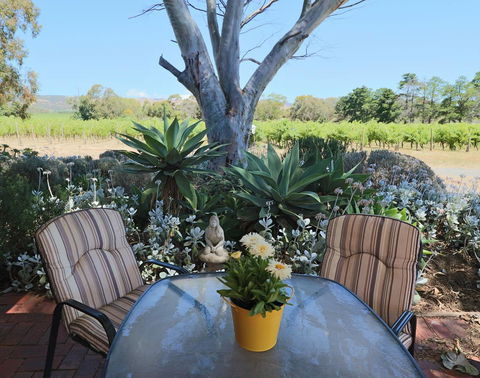 Linger Longer Vineyard - Accommodation in Bendigo 0