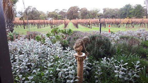 Linger Longer Vineyard - Accommodation in Bendigo 4