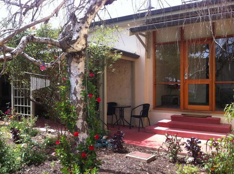 A Secret Garden - Accommodation in Bendigo 0