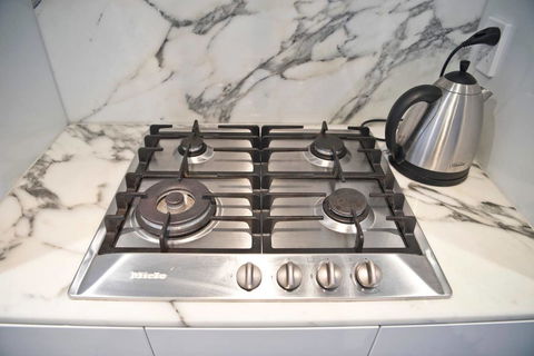 Luxury City Apt With Pool, Gym, Spa, Netflix - Accommodation in Bendigo 4