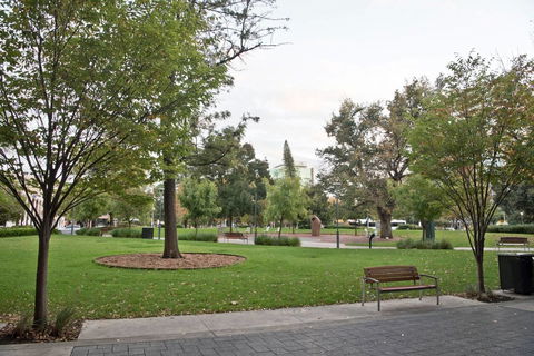 Luxury City Apt With Pool, Gym, Spa, Netflix - Accommodation in Bendigo 12