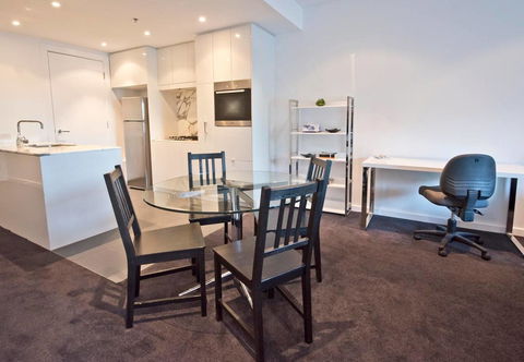 Luxury City Apt With Pool, Gym, Spa, Netflix - Accommodation in Bendigo 0