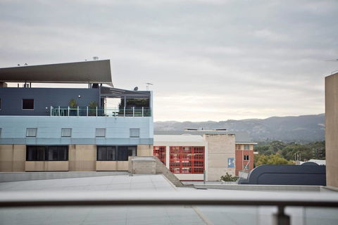 Luxury City Apt With Pool, Gym, Spa, Netflix - Accommodation in Bendigo 11