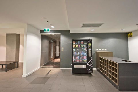 Luxury City Apt With Pool, Gym, Spa, Netflix - Accommodation in Bendigo 5