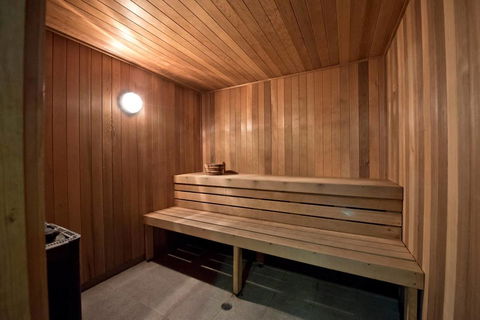 Luxury City Apt With Pool, Gym, Spa, Netflix - Accommodation in Bendigo 9