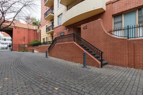 One Bedroom In Adelaideâ€™s East End FREE WIFI*Netflix*Parking - Accommodation in Bendigo 22