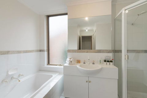 One Bedroom In Adelaideâ€™s East End FREE WIFI*Netflix*Parking - Accommodation in Bendigo 16
