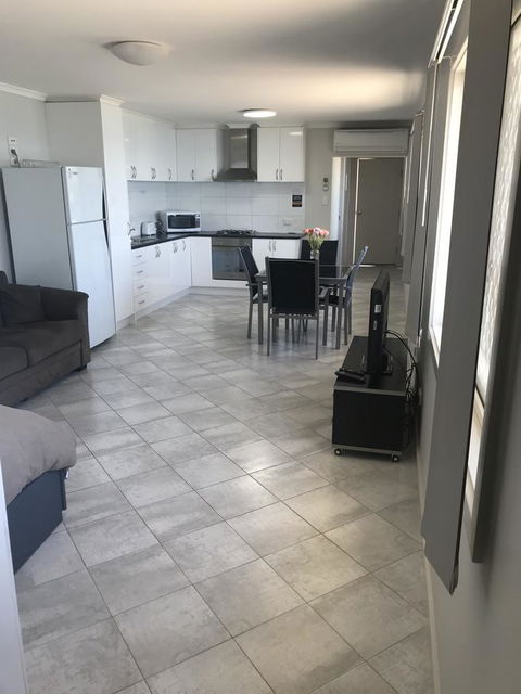Beachside & Jetty View Apartment 6 - Captain\'s Apt - Accommodation in Bendigo 4