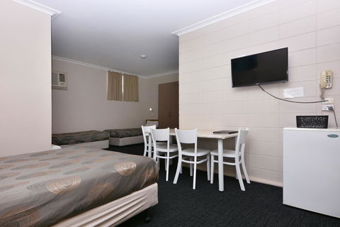 Motel Poinsettia - Accommodation in Bendigo 24