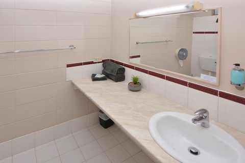 Motel Poinsettia - Accommodation in Bendigo 11