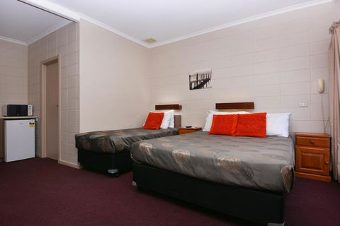 Motel Poinsettia - Accommodation in Bendigo 4