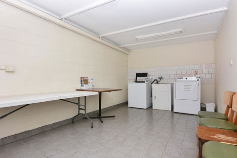 Motel Poinsettia - Accommodation in Bendigo 8