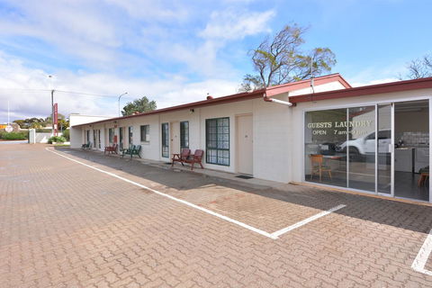 Motel Poinsettia - Accommodation in Bendigo 9