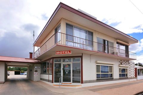 Motel Poinsettia - Accommodation in Bendigo 13
