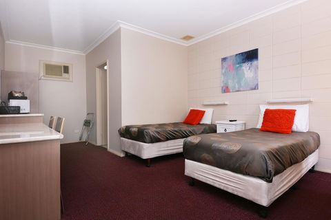 Motel Poinsettia - Accommodation in Bendigo 5