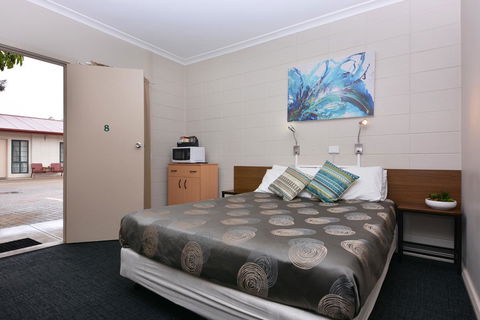 Motel Poinsettia - Accommodation in Bendigo 25