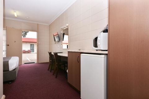 Motel Poinsettia - Accommodation in Bendigo 27