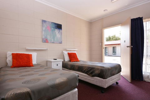 Motel Poinsettia - Accommodation in Bendigo 30