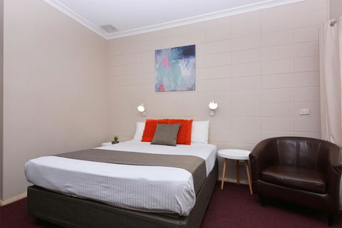 Motel Poinsettia - Accommodation in Bendigo 0