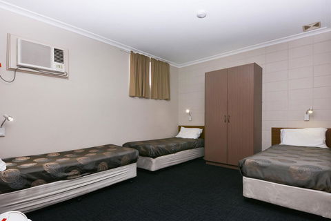 Motel Poinsettia - Accommodation in Bendigo 23