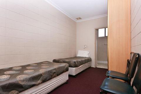 Motel Poinsettia - Accommodation in Bendigo 22