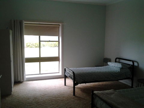 Hilltop Escape - Accommodation in Bendigo 4