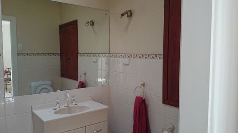 Hilltop Escape - Accommodation in Bendigo 20