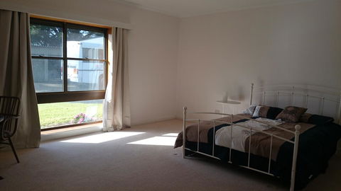 Hilltop Escape - Accommodation in Bendigo 12