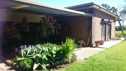 Hilltop Escape - Accommodation in Bendigo 10