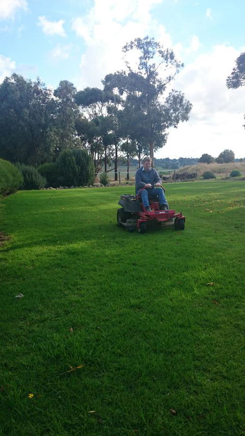 Hilltop Escape - Accommodation in Bendigo 21