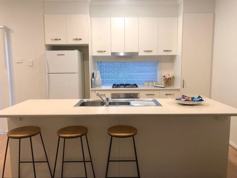 MODERN SPACIOUS 3 BR HOME - NEAR BEACH & AIRPORT - Accommodation in Bendigo 9