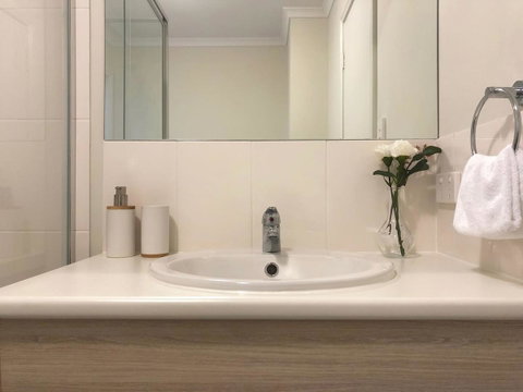MODERN SPACIOUS 3 BR HOME - NEAR BEACH & AIRPORT - Accommodation in Bendigo 4