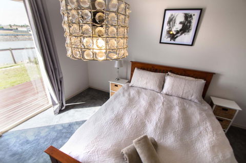 Waterfront On Jefferson, At Wellington Marina, SA - Accommodation in Bendigo 10