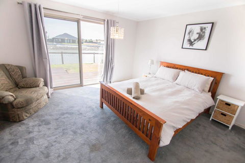 Waterfront On Jefferson, At Wellington Marina, SA - Accommodation in Bendigo 9