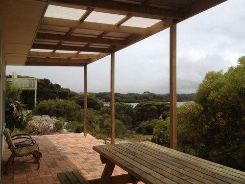 Camelot - Accommodation in Bendigo 0