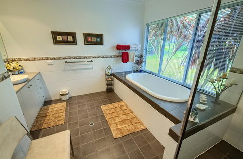 Glenelg On King Bed & Breakfast - Accommodation in Bendigo 3