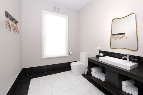 The Stirling Arms Hotel - Accommodation in Bendigo 8