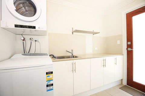 Calming Waters - Pet Friendly - Community Pool - Accommodation in Bendigo 24