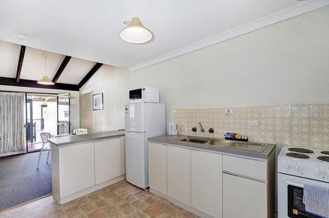 West Beach Lagoon 123 - Location & Views!!! - Accommodation in Bendigo 10