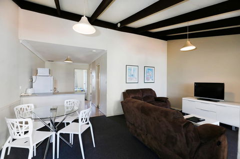 West Beach Lagoon 123 - Location & Views!!! - Accommodation in Bendigo 8