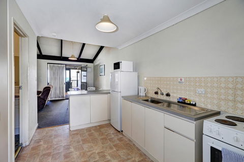 West Beach Lagoon 123 - Location & Views!!! - Accommodation in Bendigo 5