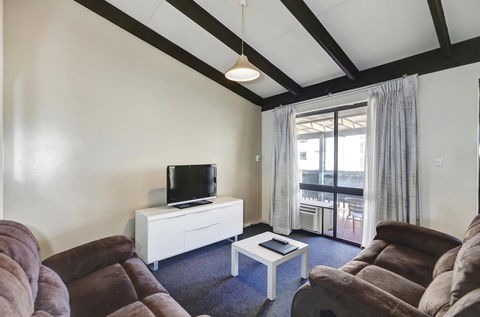 West Beach Lagoon 123 - Location & Views!!! - Accommodation in Bendigo 6