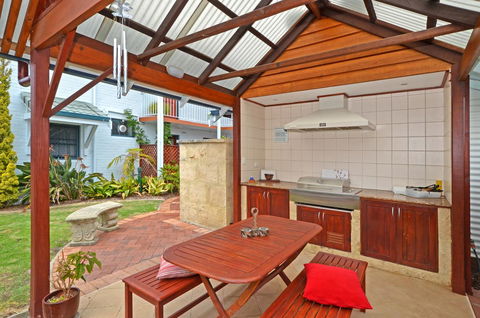 Dolphin Lodge Albany - Self Contained Apartments At Middleton Beach - Accommodation in Bendigo 18