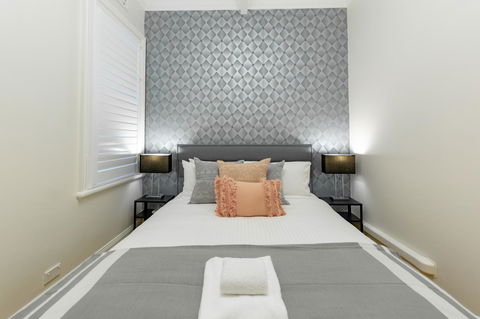 Heritage Townhouse Near Harbour Bridge - Accommodation in Bendigo 11
